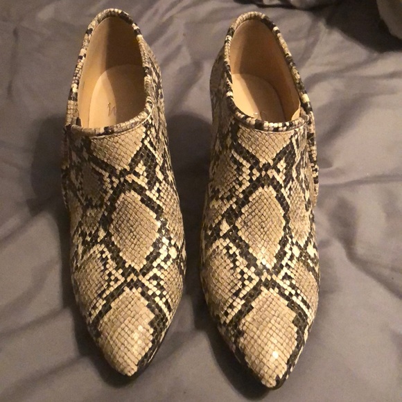 Shoes - Picture 3 of 4